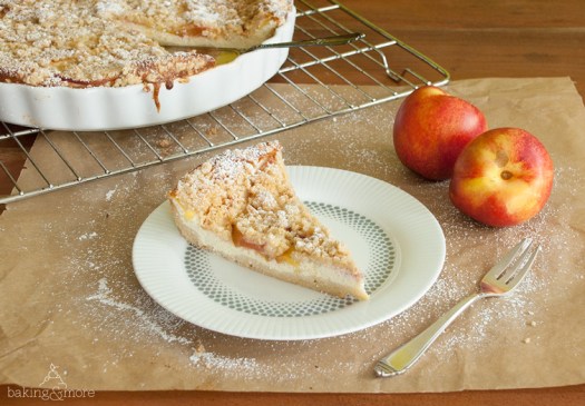 Kaesekuchen-Nektarinen-Tarte mit Streuseln