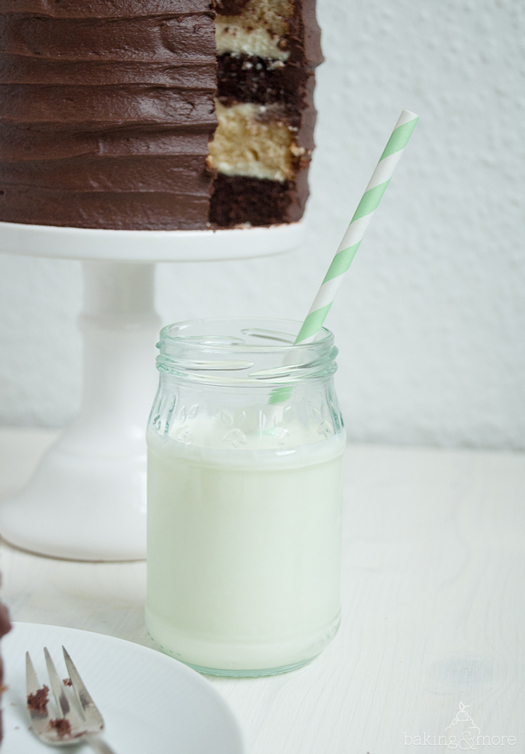 schokoladentorte, cake, chocolate cake, chocolate, schokolade, schoko, weiße schokolade, white chocolate, baking, backen, kuchen, birthday, geburtstag, vanille, vanilla