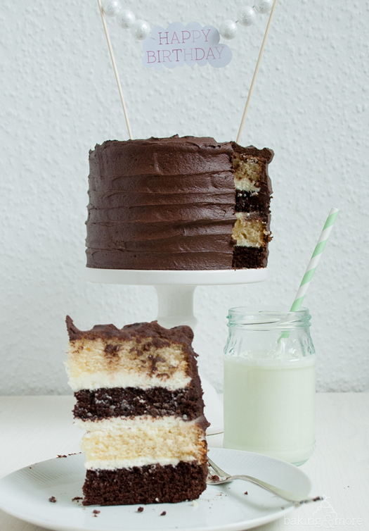 schokoladentorte, cake, chocolate cake, chocolate, schokolade, schoko, weiße schokolade, white chocolate, baking, backen, kuchen, birthday, geburtstag, vanille, vanilla