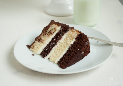 schokoladentorte, cake, chocolate cake, chocolate, schokolade, schoko, weiße schokolade, white chocolate, baking, backen, kuchen, birthday, geburtstag, vanille, vanilla