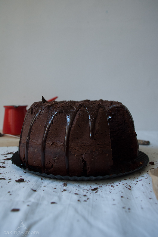 Schokoladen-Haselnuss-Gugelhupf mit Ganache {Chocolate Hazelnut Bundt Cake with Ganache)