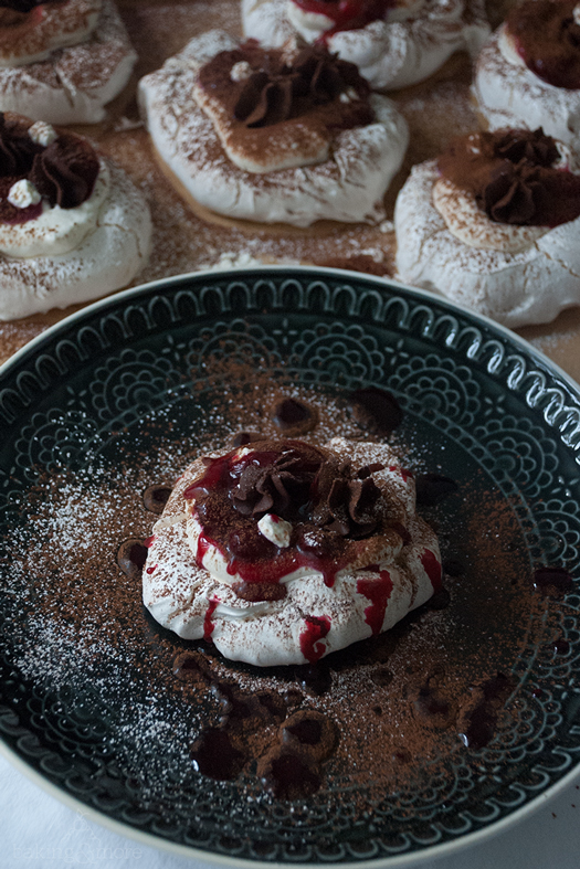 Schwarzwaelder Mini Pavlovas