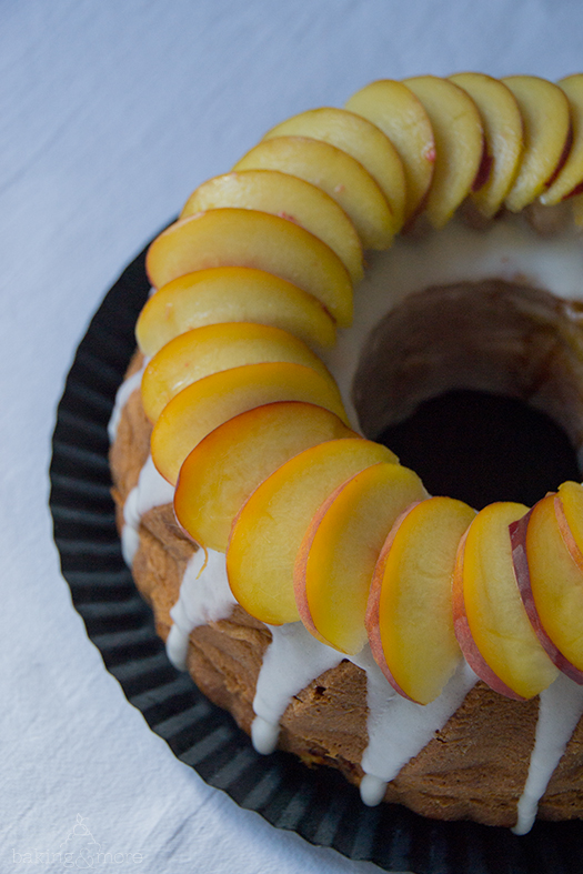 Pfirsichgugelhupf mit griechischem Joghurt - Peach Bundt Cake with Greek Yoghurt