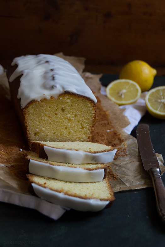 Feiner Zitronenkuchen mit Topping aus griechischen Joghurt - Fine Lemon Cake with Greek Yoghurt Topping