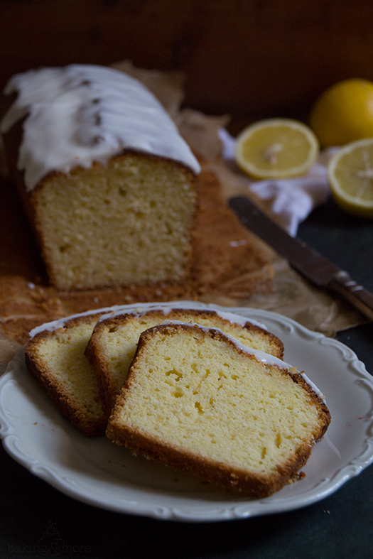 Feiner Zitronenkuchen mit Topping aus griechischen Joghurt - Fine Lemon Cake with Greek Yoghurt Topping